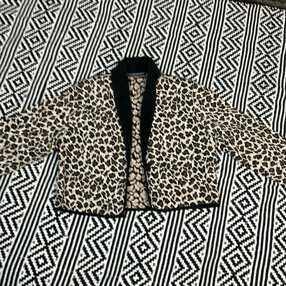 Vintage New IdentityWomen’s  Leopard Print Cropped Jacket